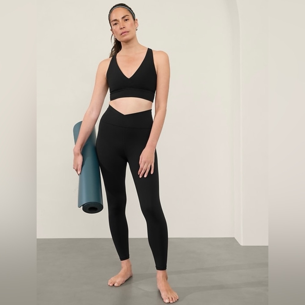 Athleta Black Transcend Crossover 7/8 Leggings